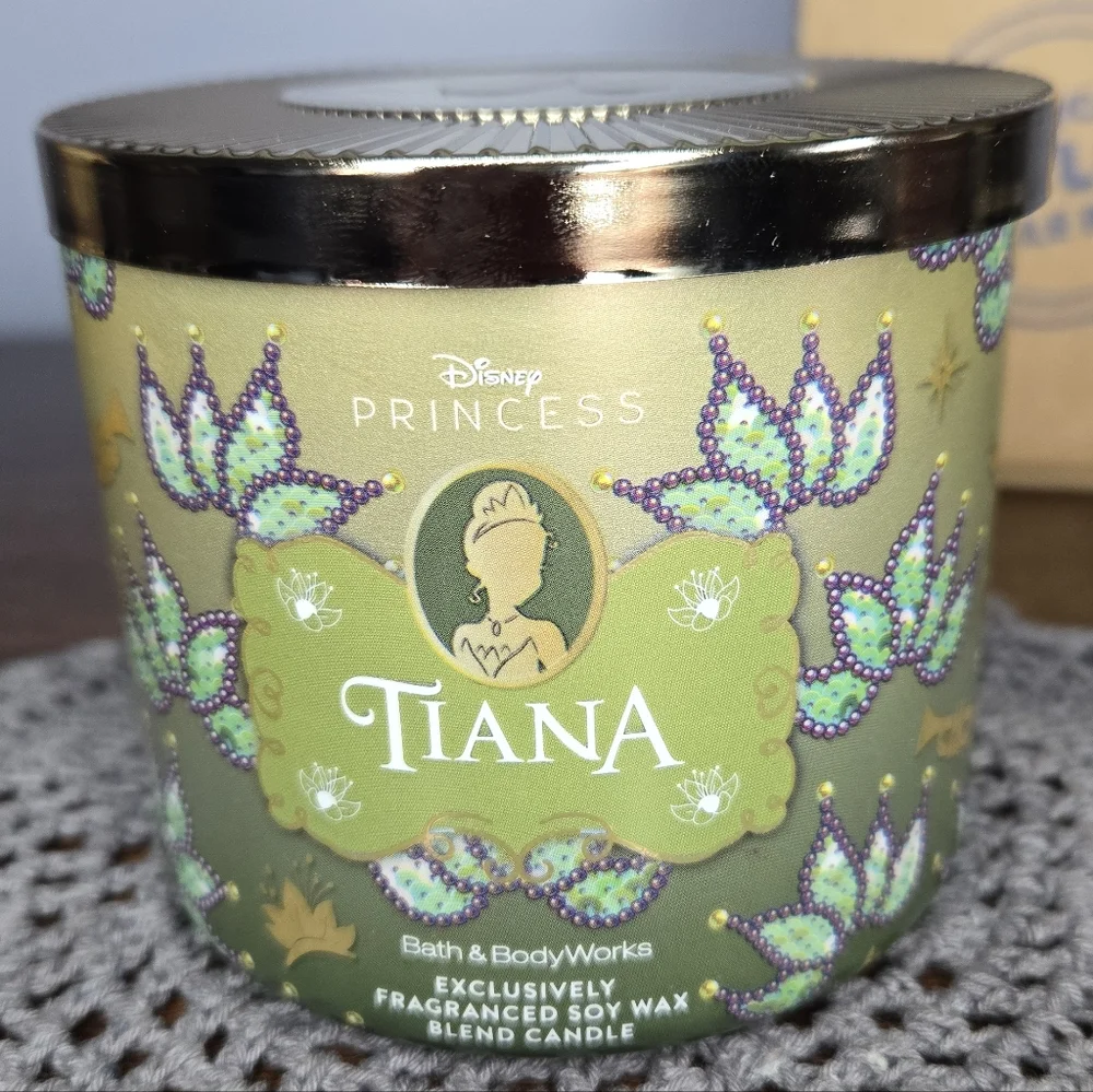 Bath & Body Works Disney Princess Tiana Candle - Green and Purple, Crown Lid!